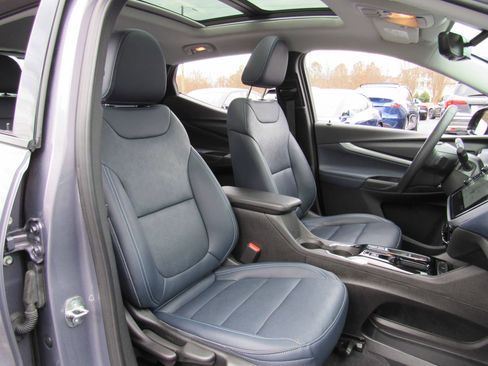 Used 2023 Chevrolet Bolt EUV Premier w/ Sun & Sound Package image 6