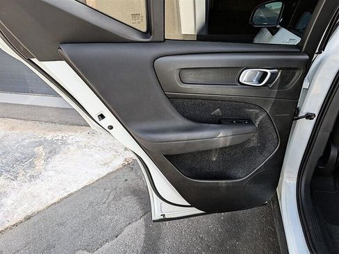 Used 2019 Volvo XC40 T5 R-Design AWD/4WD image 25