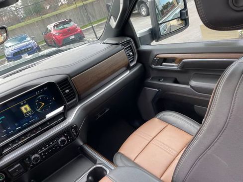 Used 2024 Chevrolet Silverado 3500 High Country image 24