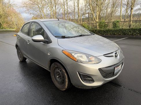 Used 2013 MAZDA MAZDA2 Sport image 3