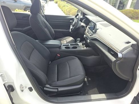Used 2025 Nissan Altima 2.5 SV FWD image 21