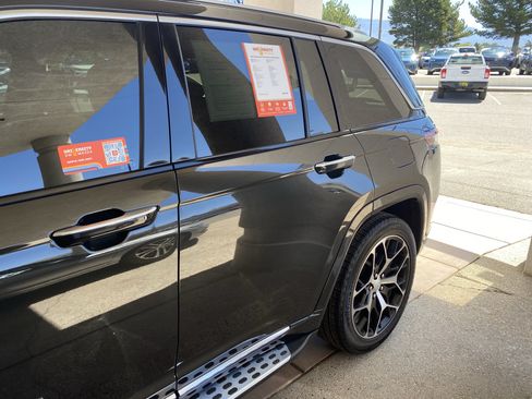 Used 2023 Jeep Grand Cherokee Summit AWD/4WD image 68
