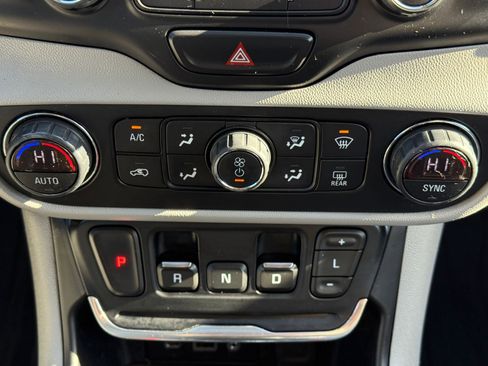 Used 2019 GMC Terrain SLT w/ Preferred Package image 31