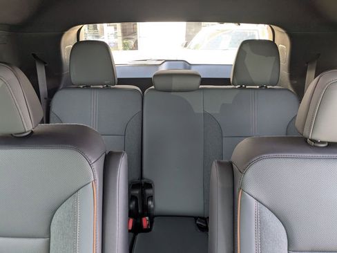 New 2026 GMC Acadia AT4 w/ LPO, Floor Liner Package AWD/4WD image 9