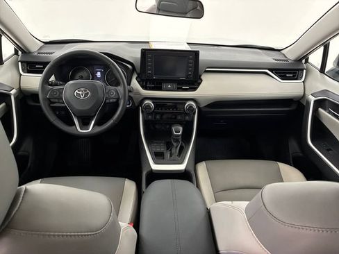 Used 2022 Toyota RAV4 XLE Premium AWD/4WD image 20