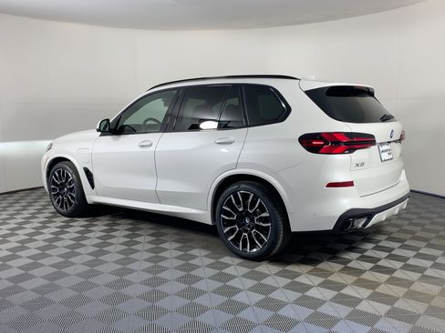 Used 2026 BMW X5 xDrive50e w/ M Sport Package AWD/4WD image 3