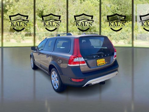 Used 2016 Volvo XC70 T5 Premier w/ Proximity Package image 7