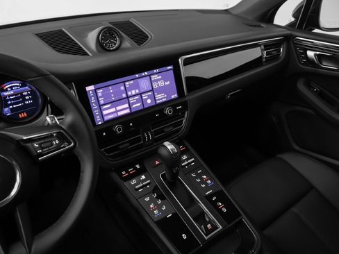 Certified 2025 Porsche Macan image 29