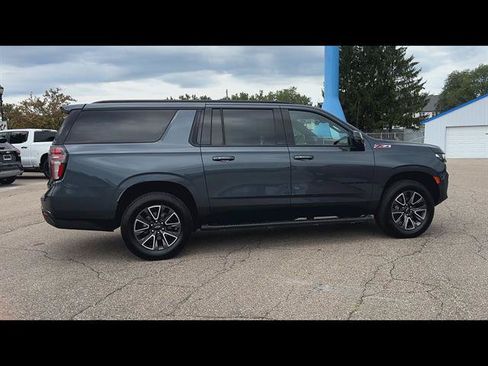 Used 2021 Chevrolet Suburban Z71 w/ Z71 Signature Package AWD/4WD image 34