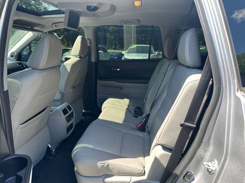 Used 2021 Honda Pilot Touring image 17