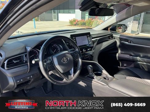 Used 2023 Toyota Camry SE FWD image 4