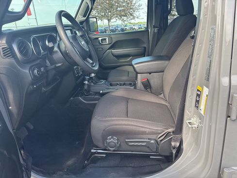 Used 2023 Jeep Wrangler Unlimited w/ Sun & Screen Package AWD/4WD image 12