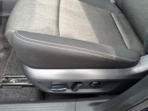 Used 2025 Nissan Rogue SV AWD/4WD image 14