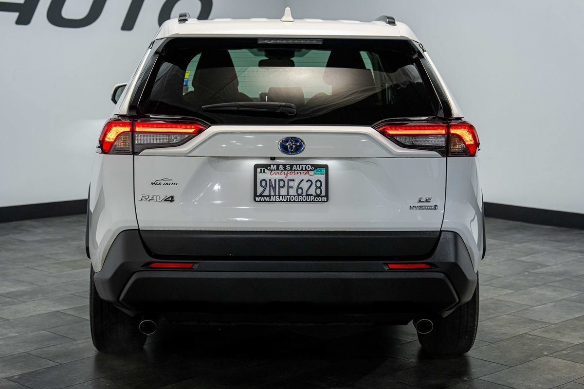 Used 2024 Toyota RAV4 LE AWD/4WD image 5