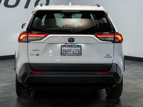 Used 2024 Toyota RAV4 LE AWD/4WD image 5