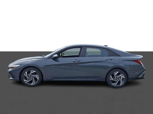 Used 2025 Hyundai Elantra Sport w/ Cargo Package image 4