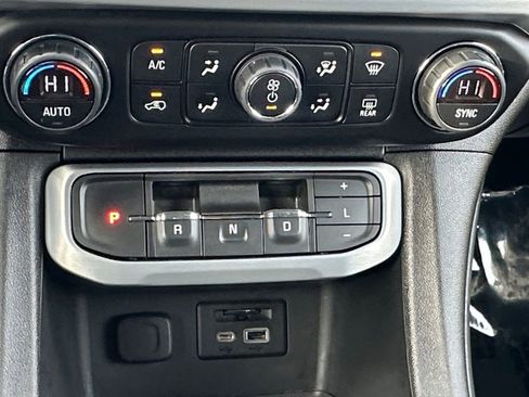 Used 2022 GMC Acadia SLT w/ LPO, Floor Liner Package image 16