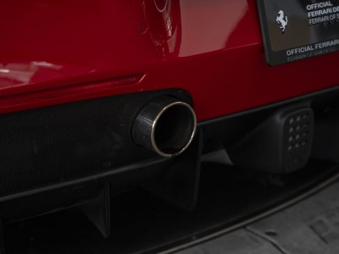 Used 2018 Ferrari 488 GTB RWD image 13