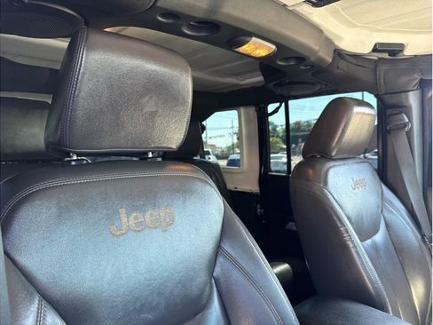 Used 2014 Jeep Wrangler Unlimited Rubicon w/ Connectivity Group AWD/4WD image 6