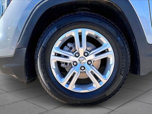 Used 2024 GMC Terrain SLE image 10