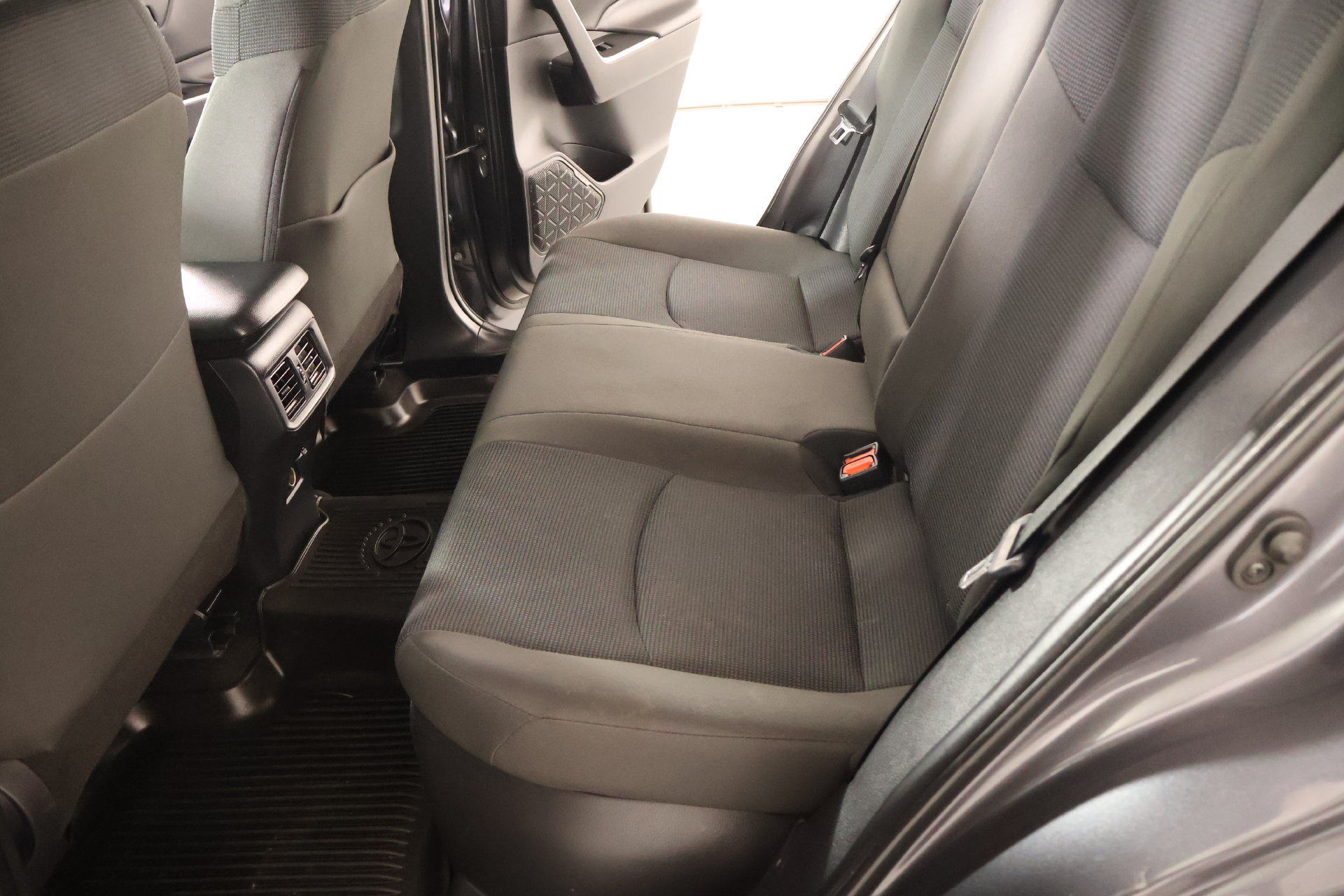 Used 2024 Toyota RAV4 LE AWD/4WD image 11