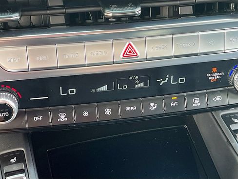 Used 2024 Kia Telluride SX Prestige w/ Towing Package AWD/4WD image 16