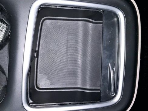 Used 2024 Chrysler Pacifica Touring-L FWD image 41