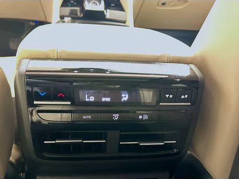 Used 2025 Acura MDX SH-AWD w/ Technology Package image 28