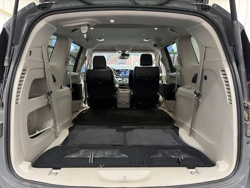 Used 2022 Chrysler Pacifica Touring-L FWD image 14