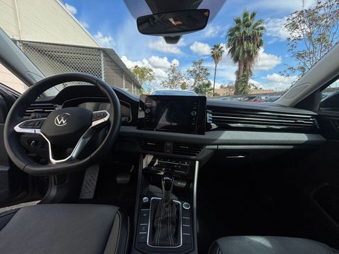 Used 2025 Volkswagen Jetta SE image 33