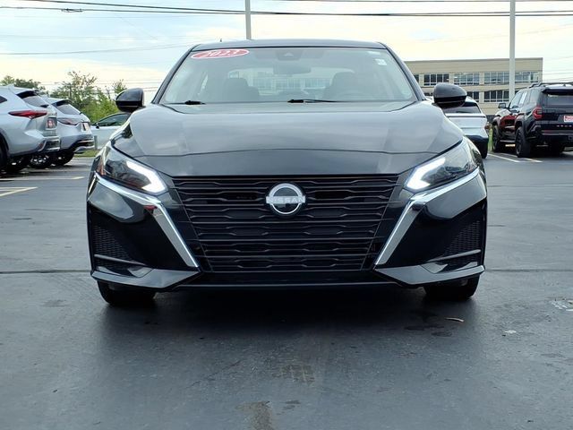 Used 2023 Nissan Altima 2.5 SV w/ SV Premium Package AWD/4WD image 2