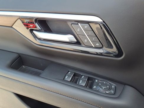 Used 2025 Chevrolet Tahoe High Country image 34