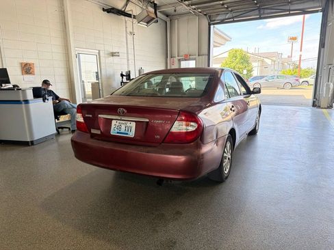 Used 2004 Toyota Camry LE FWD image 3