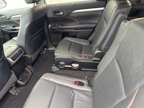 Certified 2019 Toyota Highlander XLE image 6