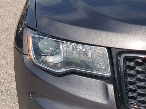 Used 2019 Jeep Grand Cherokee Laredo image 10