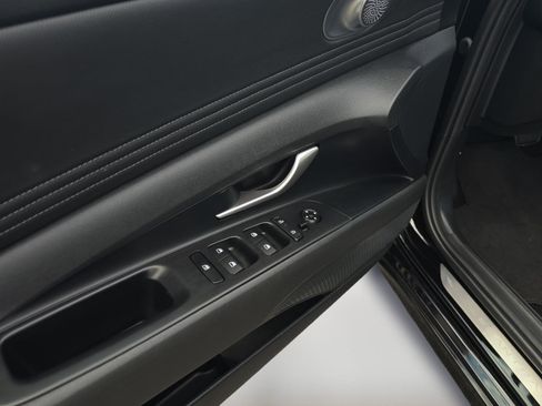 Used 2025 Hyundai Elantra SEL image 23