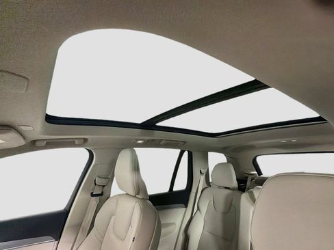 Certified 2023 Volvo XC90 B5 Core w/ Protection Package Premier AWD/4WD image 22