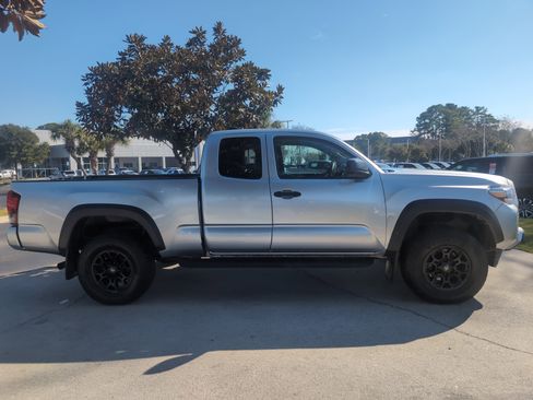 Certified 2022 Toyota Tacoma SR image 11