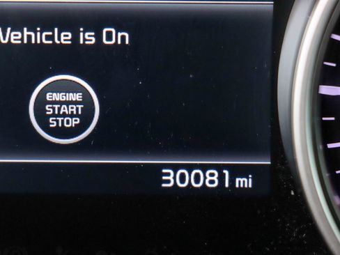 Used 2024 Kia Carnival EX image 16