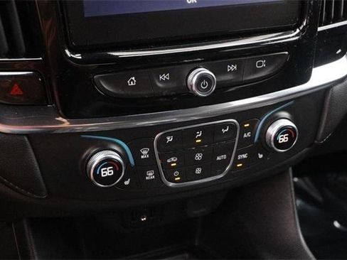 Used 2023 Chevrolet Traverse LT image 19