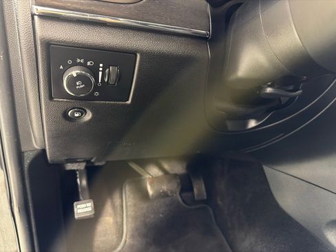 Used 2018 Jeep Grand Cherokee Limited AWD/4WD image 15