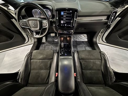 Used 2020 Volvo XC40 T4 R-Design FWD image 26