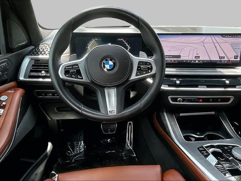 Used 2025 BMW X7 xDrive40i AWD/4WD image 6