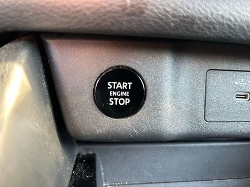 Used 2024 Nissan Rogue SV image 29