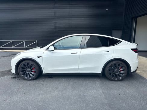 Used 2024 Tesla Model Y Performance AWD/4WD image 2