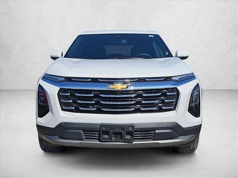 Used 2025 Chevrolet Equinox LT image 2