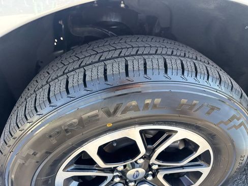 Used 2024 Ford Expedition Max XLT image 23