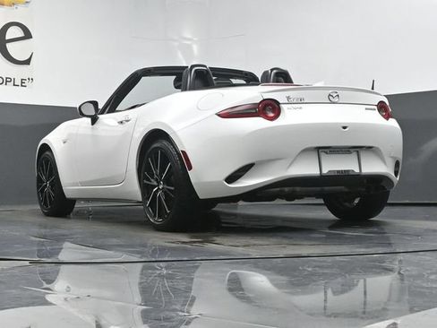 Used 2024 MAZDA MX-5 Miata Grand Touring w/ Weather Package RWD image 5