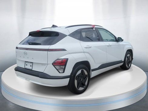 Certified 2025 Hyundai Kona SEL FWD image 4