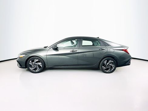 Used 2024 Hyundai Elantra Limited image 4